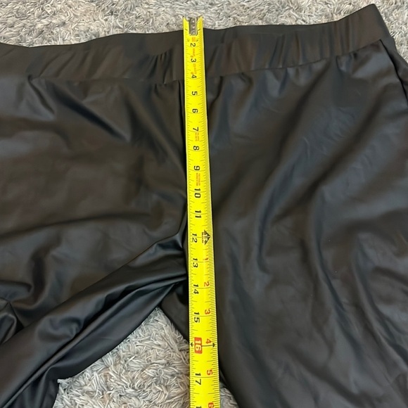 NWT Torrid Full Length Signature Waist Faux Leather Zipper Legging - Picture 11 of 16